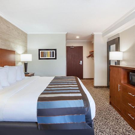 Wingate By Wyndham Detroit Metro Airport Hotel Romulus Exterior photo