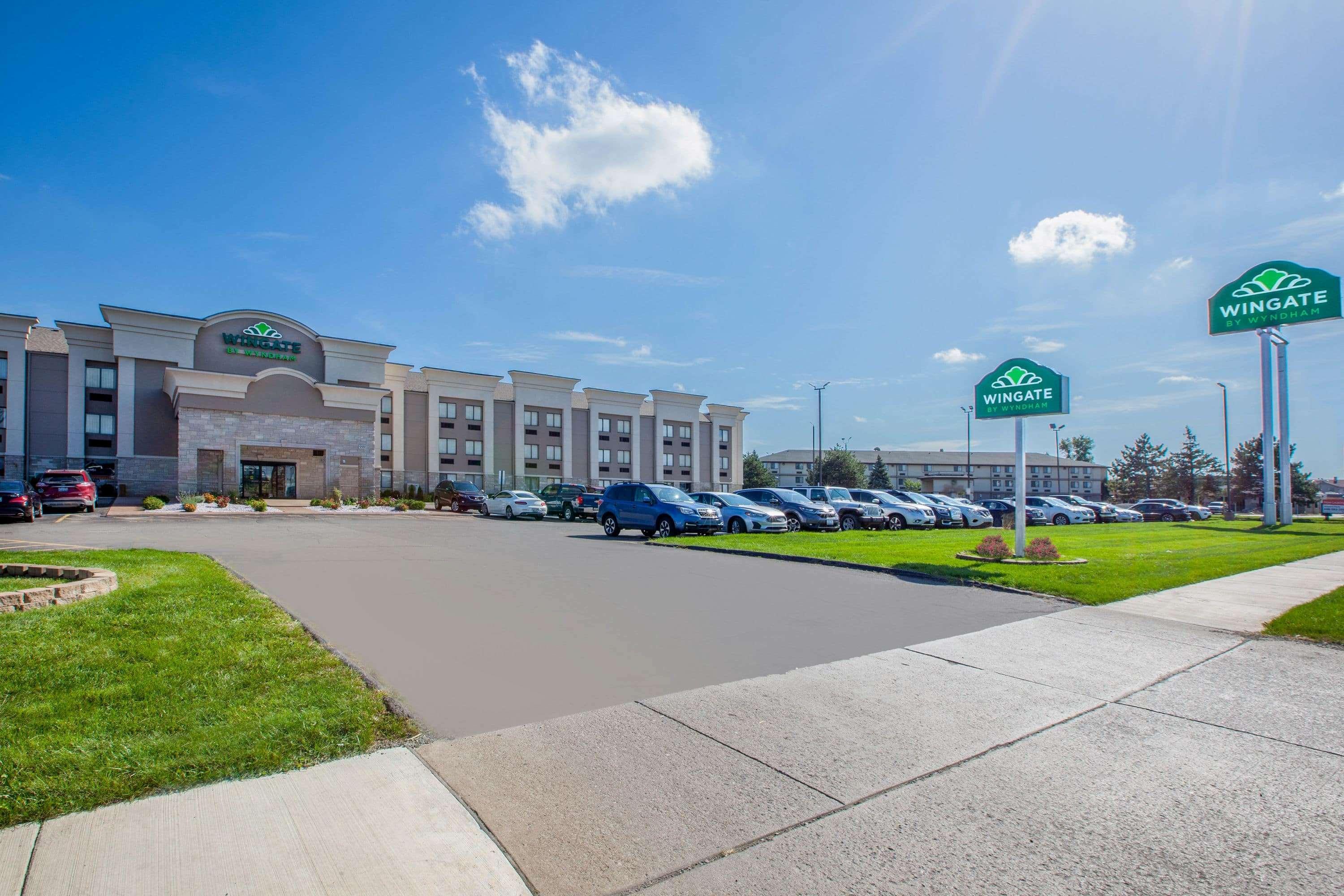 Wingate By Wyndham Detroit Metro Airport Hotel Romulus Exterior photo