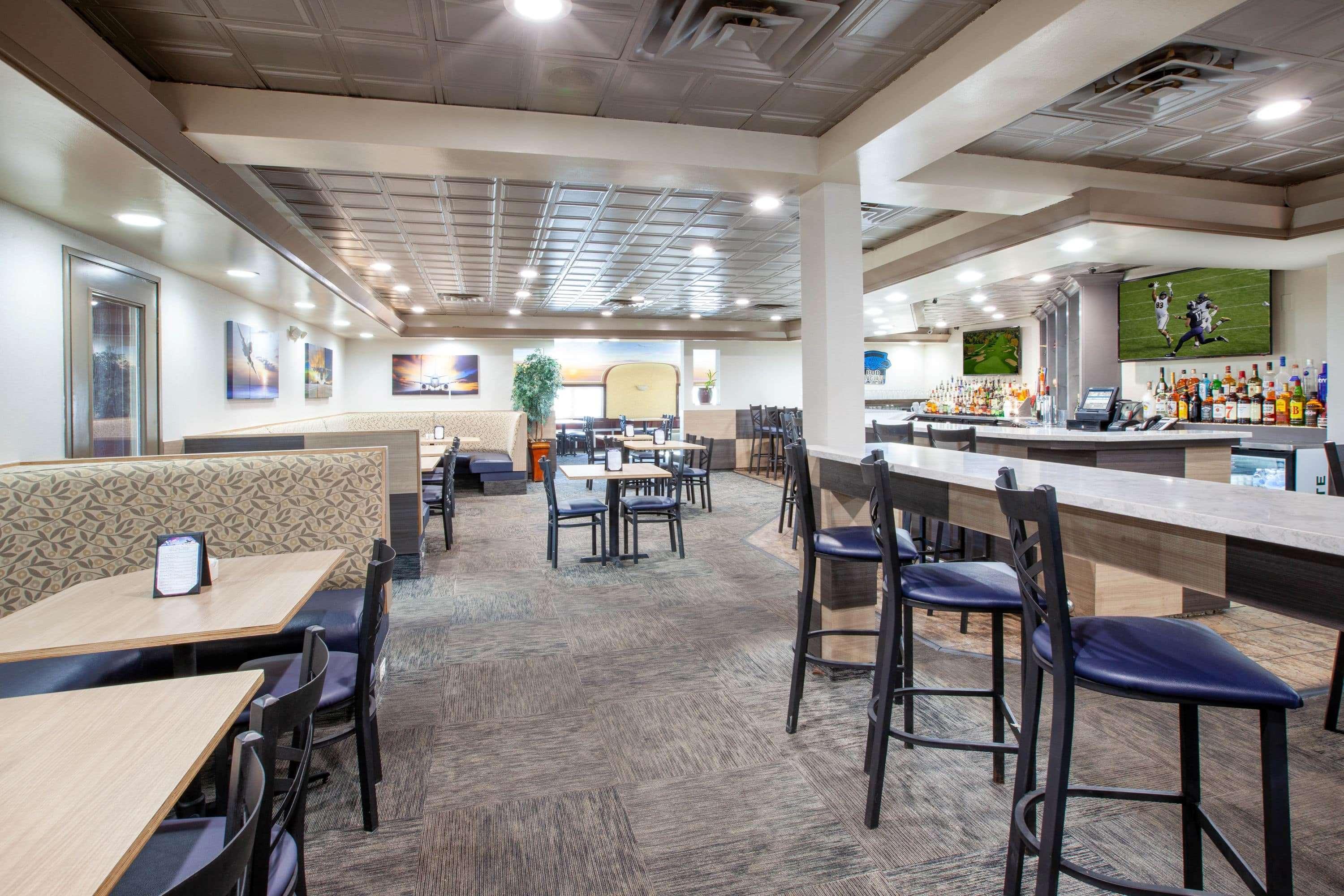 Wingate By Wyndham Detroit Metro Airport Hotel Romulus Exterior photo