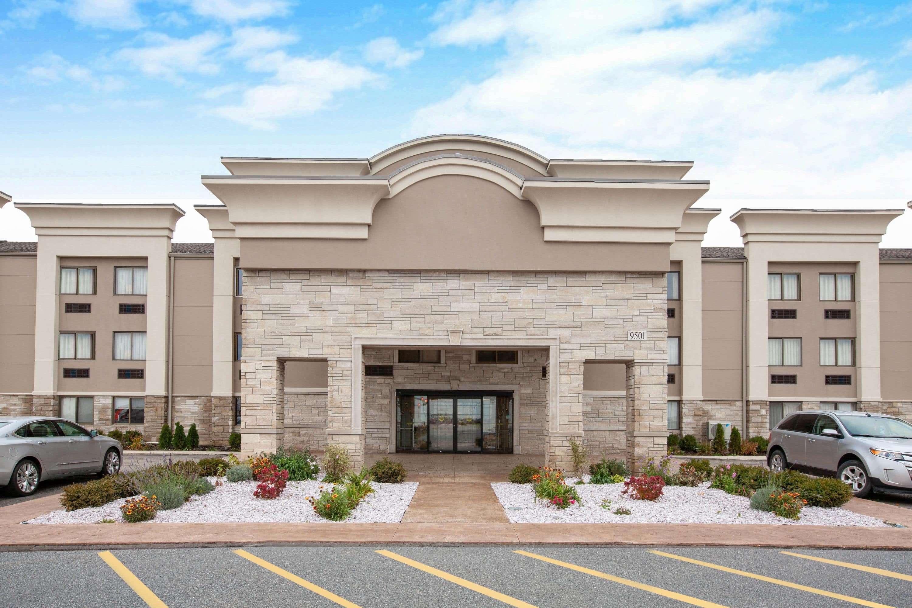 Wingate By Wyndham Detroit Metro Airport Hotel Romulus Exterior photo